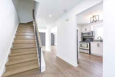 4 Hardcastle Court • Brampton, ON photo 2
