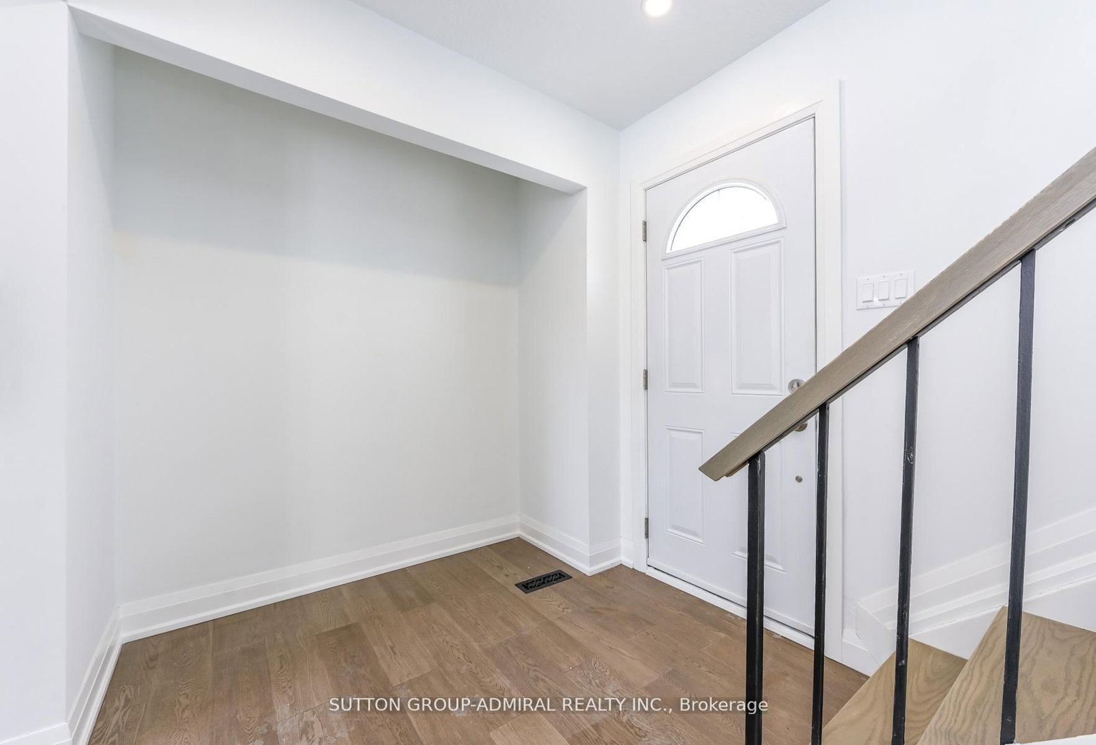 4 Hardcastle Court • Brampton, ON photo 3