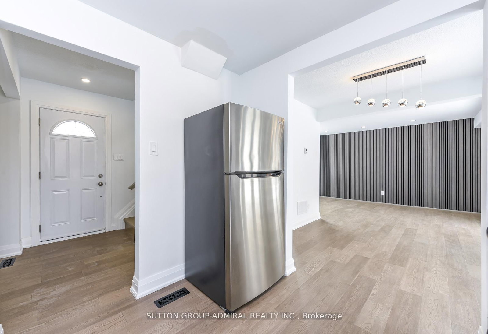 4 Hardcastle Court • Brampton, ON photo 4