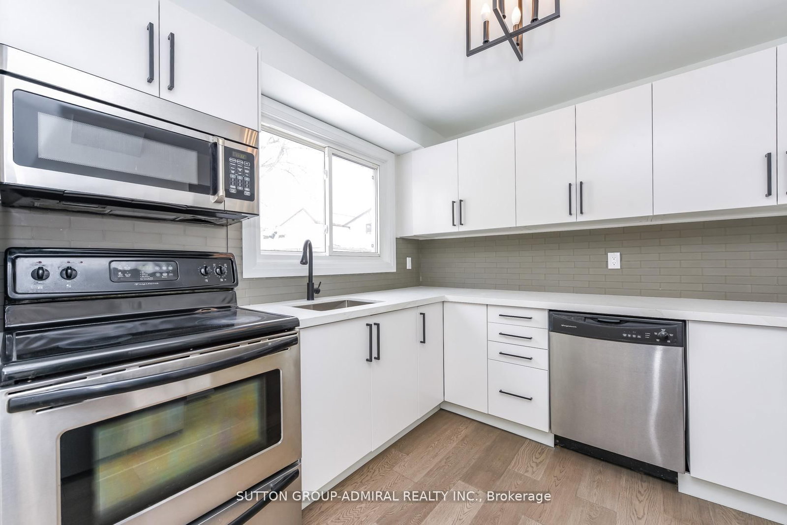 4 Hardcastle Court • Brampton, ON photo 8