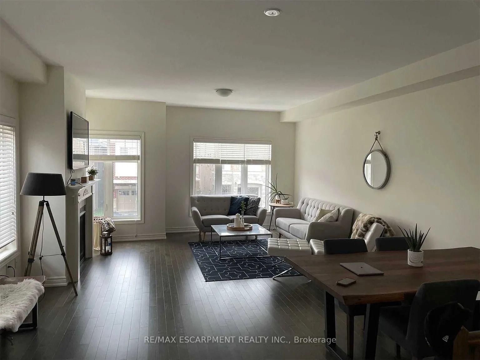3930 Tufgar Crescent • Burlington, ON photo 3