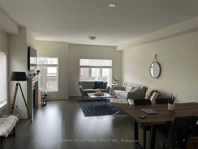 3930 Tufgar Crescent • Burlington, ON photo 3