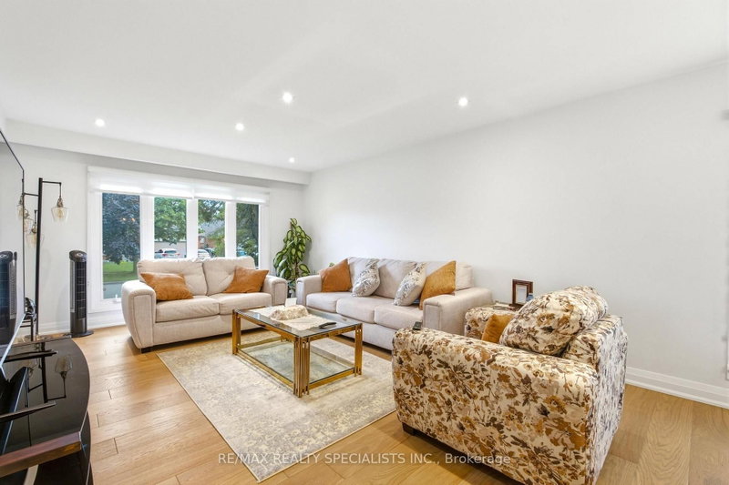 29 Blackthorn Brampton,ON L6V 3K7 — Photo 9