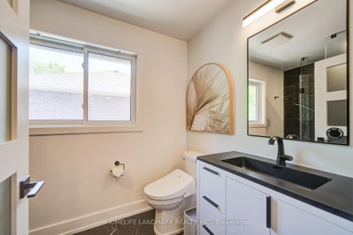1360 Old English Oakville,ON L6M 2P8 — Photo 36