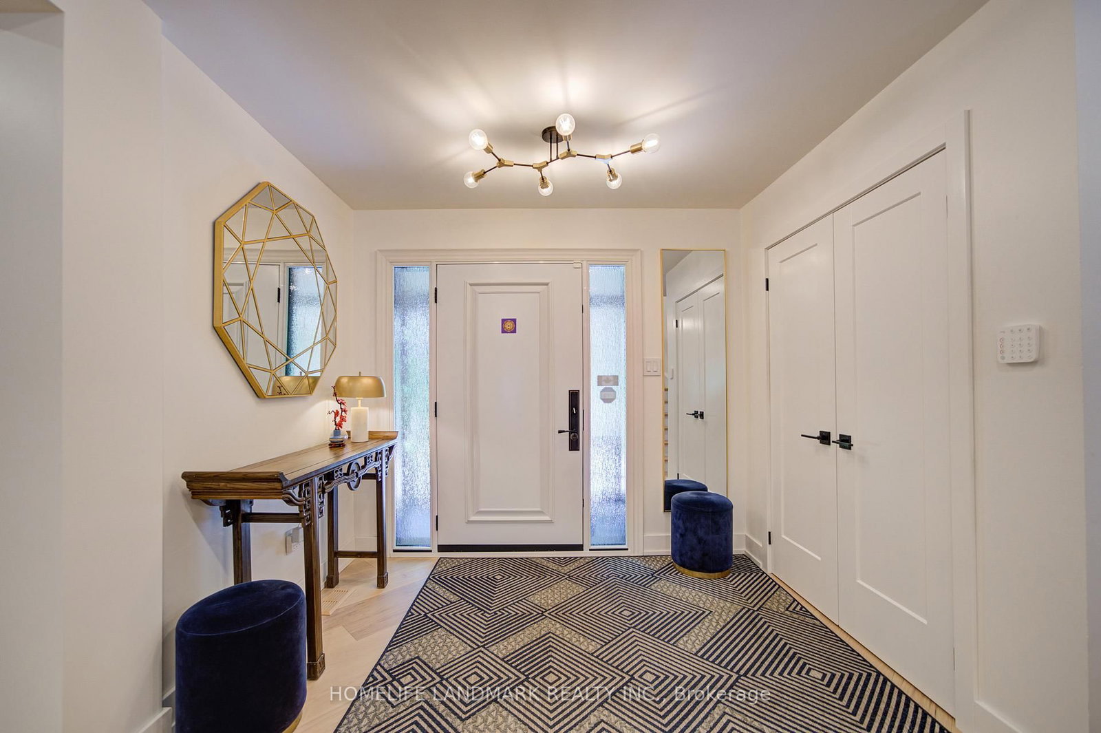 1360 Old English Lane • Oakville, ON photo 4