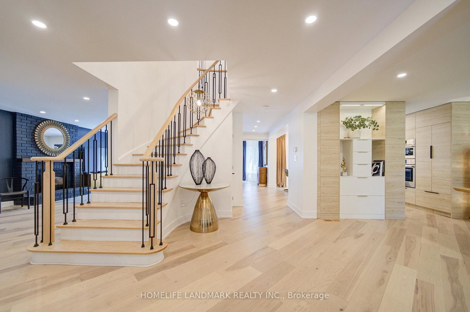 1360 Old English Lane • Oakville, ON photo 5