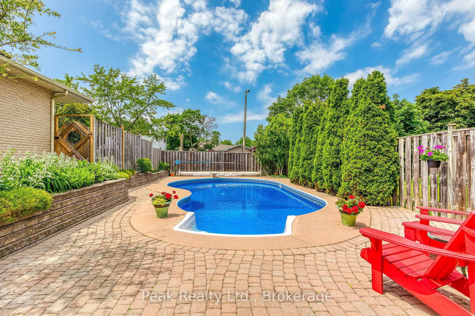 2235 Waycross Crescent • Mississauga, ON photo 2