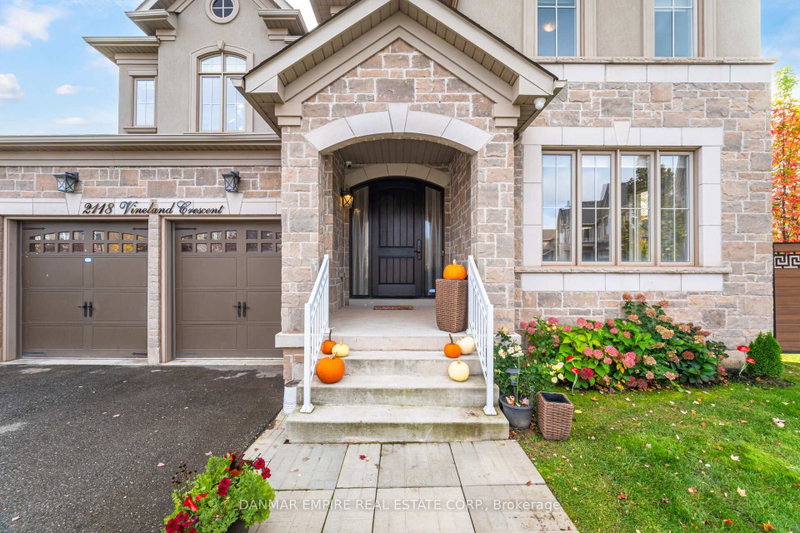 2118 Vineland Crescent