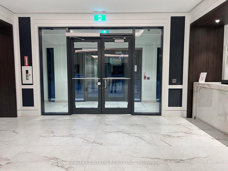 1012 - 4010 Eglinton Avenue W