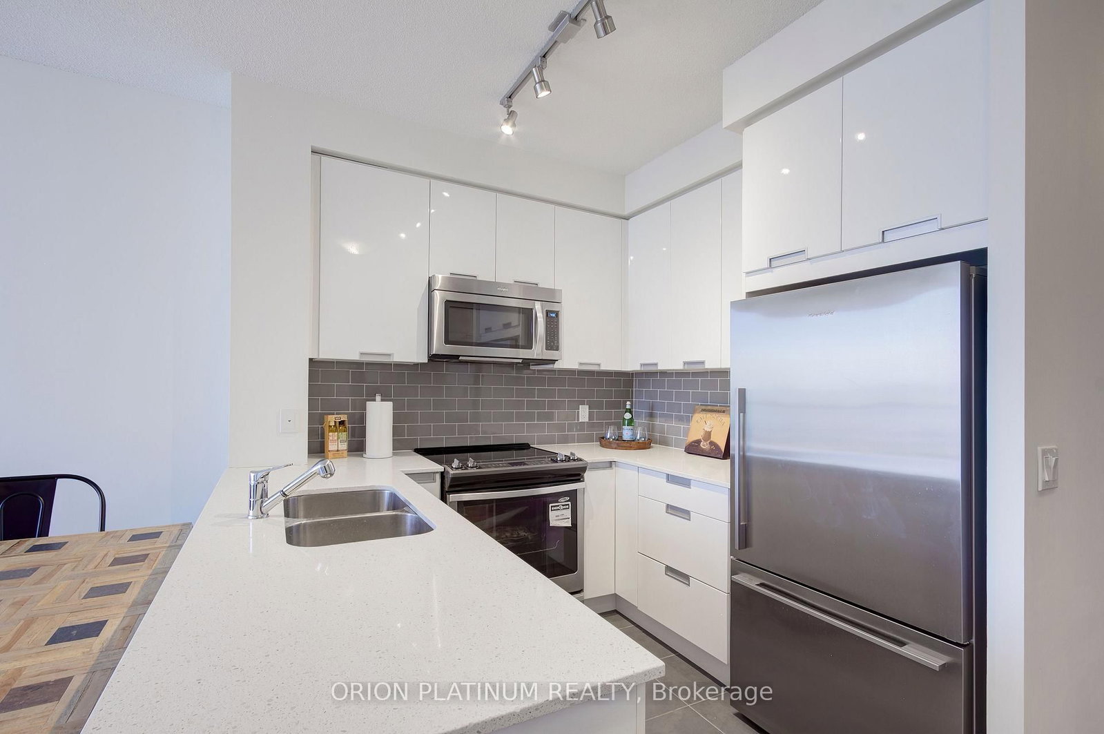Listing Image 5