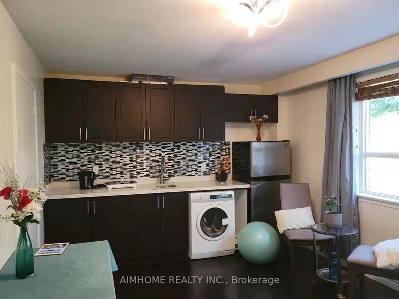 #1 - 68 Claver Avenue S