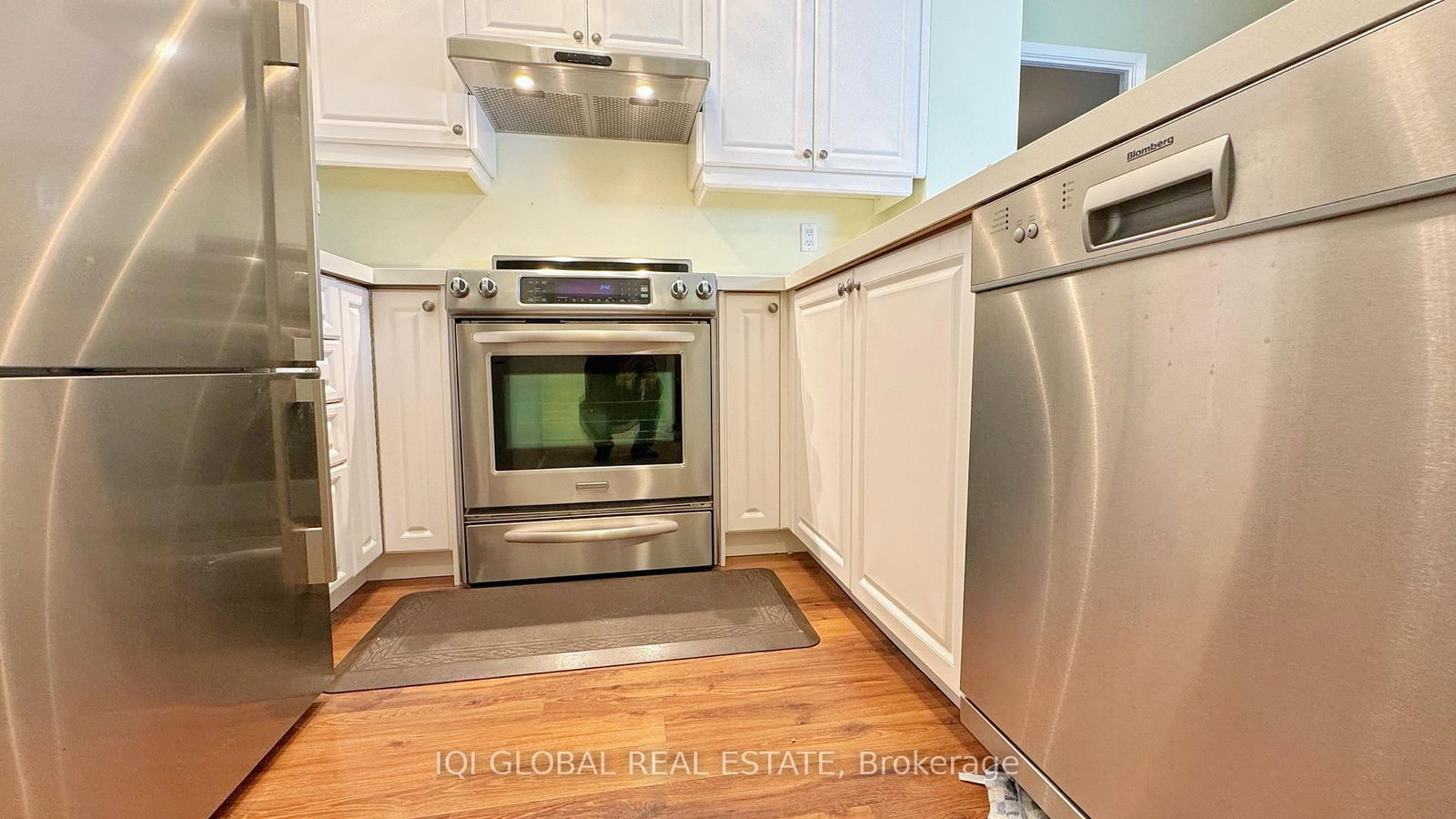 2511 Lakeshore Oakville,ON L6L 6L9 — Photo 5