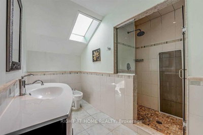 4326 Bridlepath Mississauga,ON L5L 3K4 — Photo 22