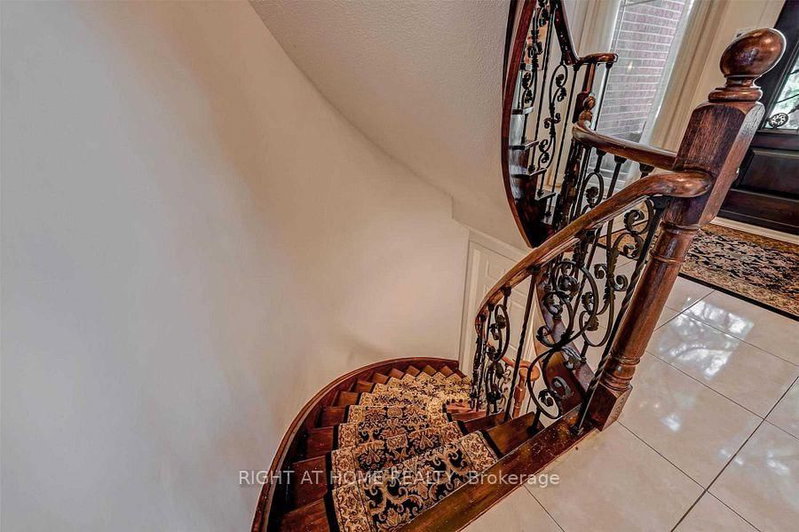 4326 Bridlepath Mississauga,ON L5L 3K4 — Photo 28