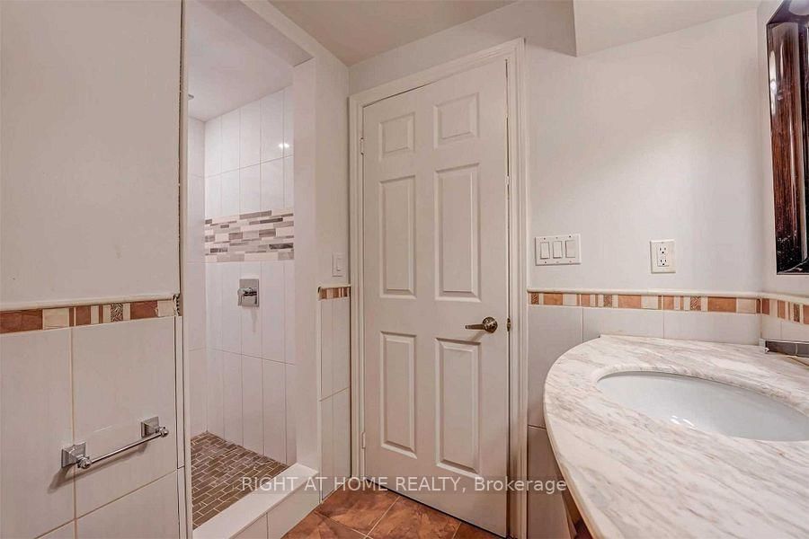 4326 Bridlepath Mississauga,ON L5L 3K4 — Photo 32