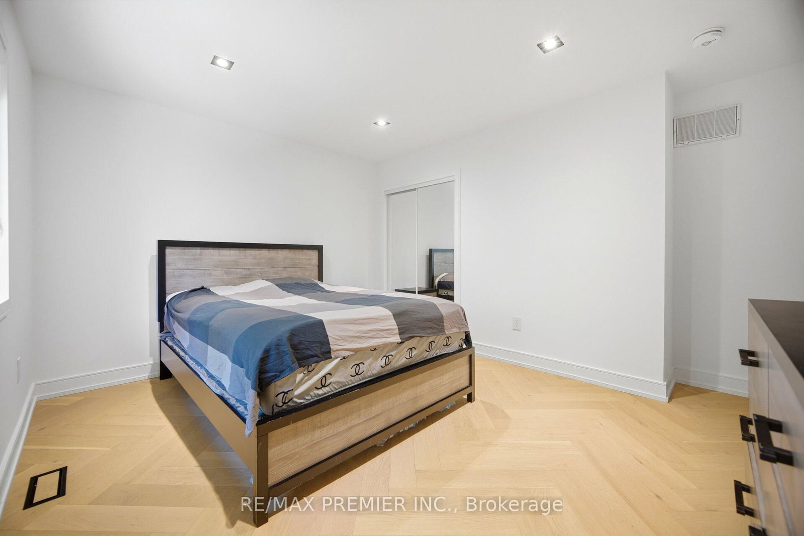 19 Jacinta Drive • Toronto, ON photo 25