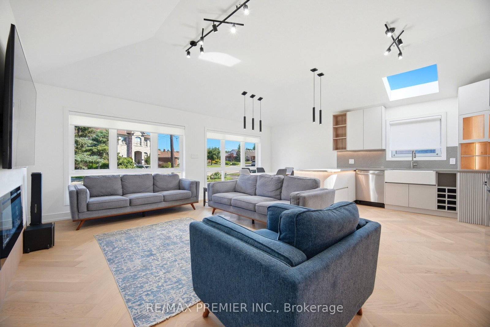 19 Jacinta Drive • Toronto, ON photo 3