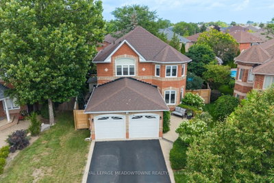 38 Chester Crescent • Halton Hills, ON photo 2