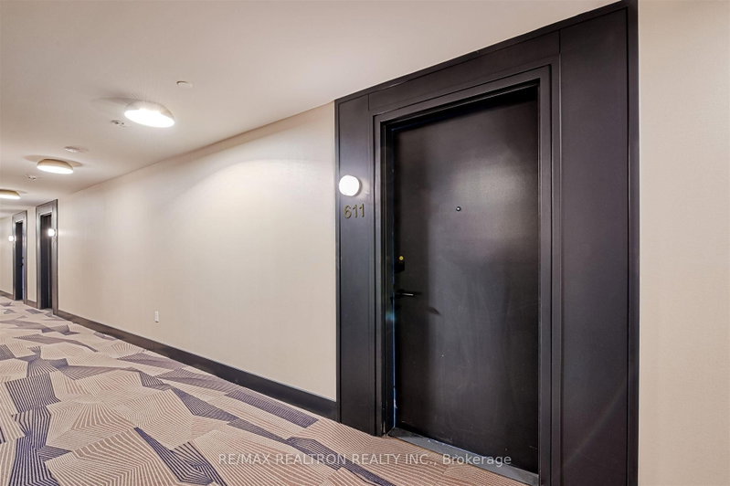 611 - 2625 Dundas Street W