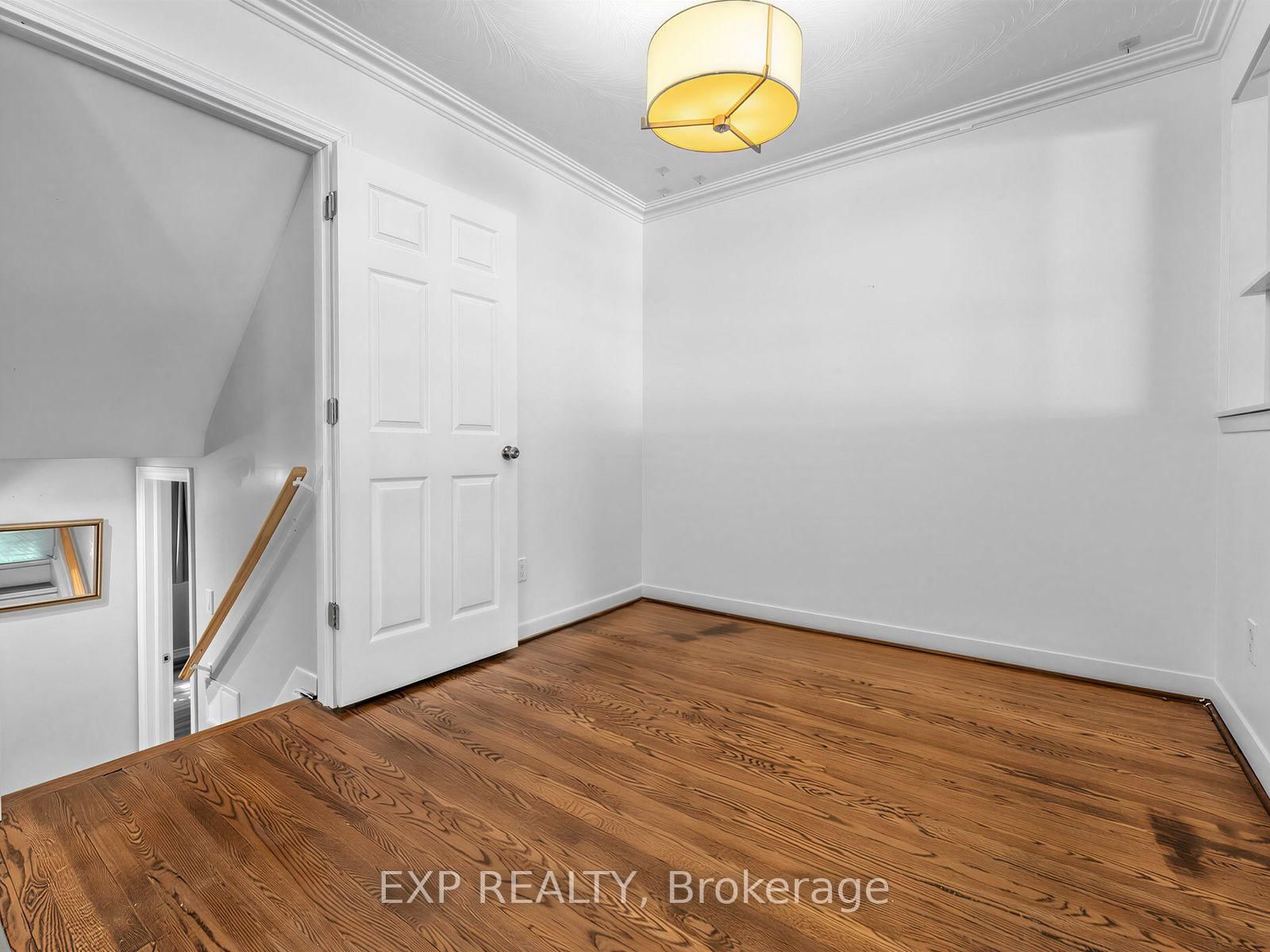 1586 Sandgate Crescent • Mississauga, ON photo 11