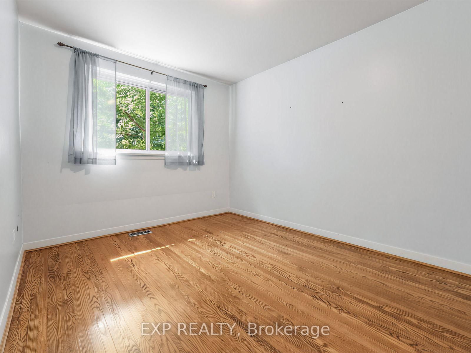 1586 Sandgate Crescent • Mississauga, ON photo 17