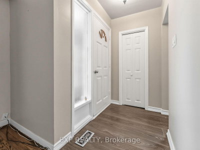 1586 Sandgate Crescent • Mississauga, ON photo 5
