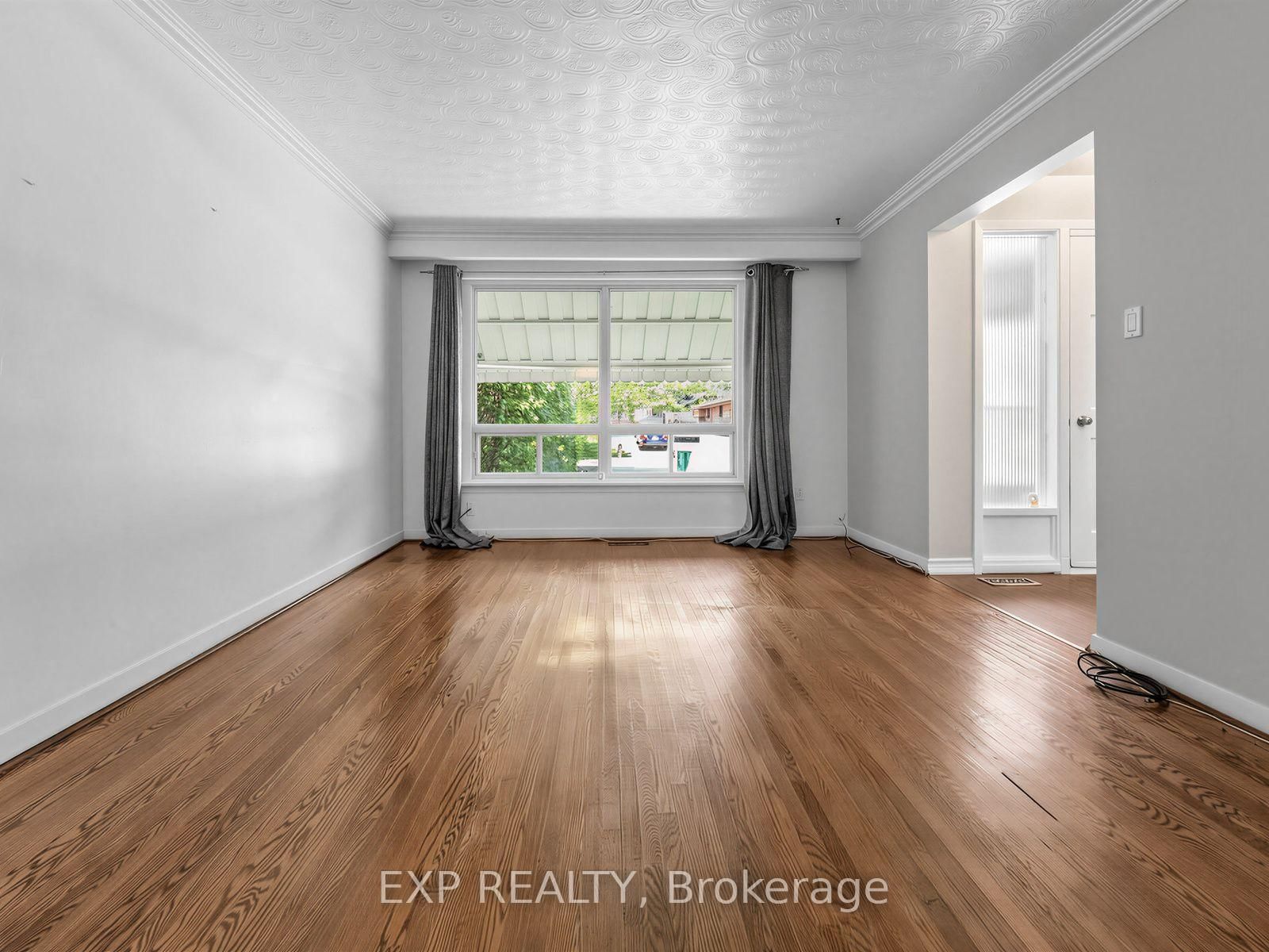 1586 Sandgate Crescent • Mississauga, ON photo 8