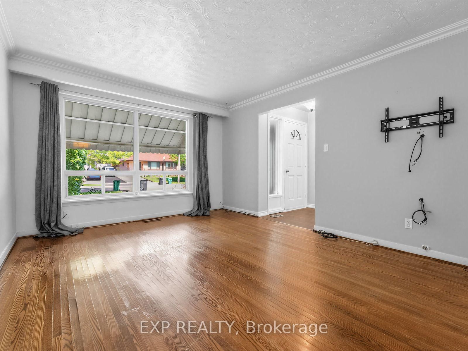 1586 Sandgate Crescent • Mississauga, ON photo 9