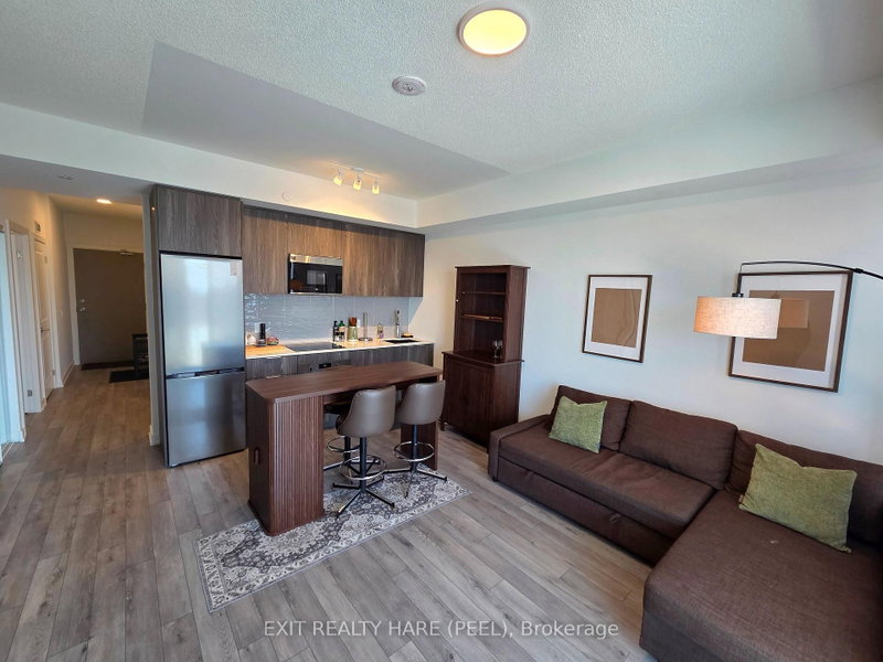 606 - 15 Skyridge Drive