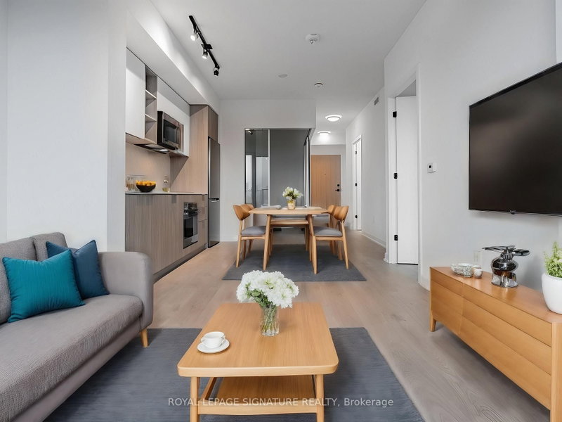 805 - 36 Zorra Street