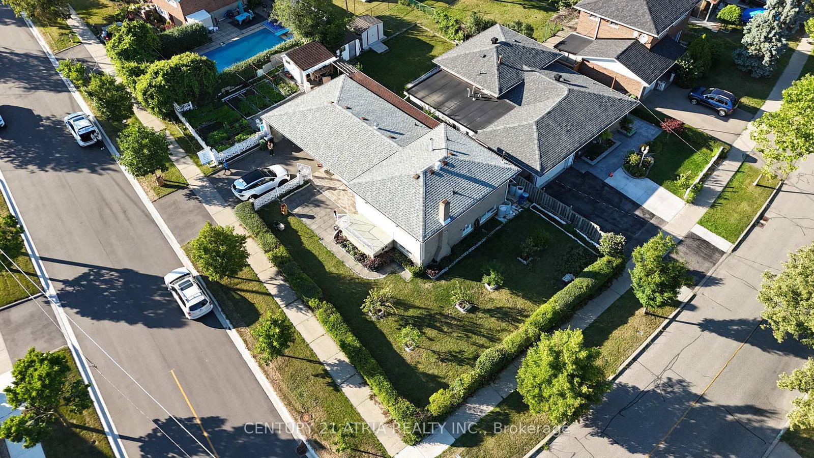 56 Tobermory Drive • Toronto, ON photo 36