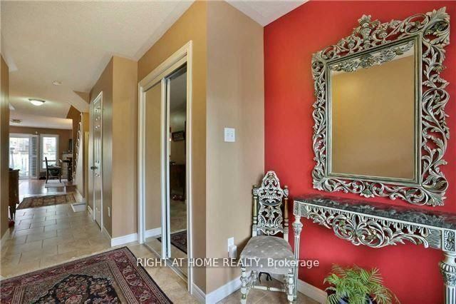 5162 Falconcrest Drive • Burlington, ON photo 3