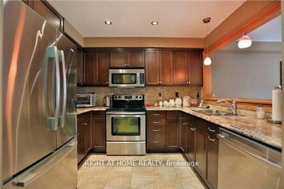 5162 Falconcrest Drive • Burlington, ON photo 6