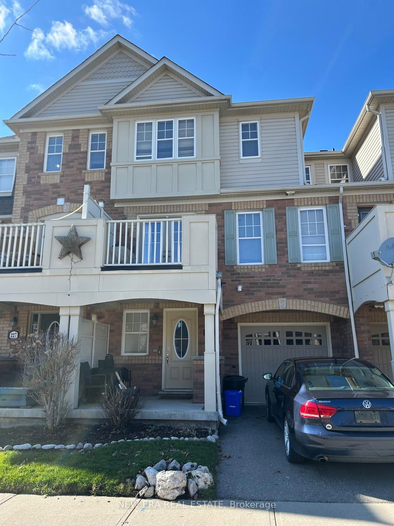 225 Schreyer Crescent