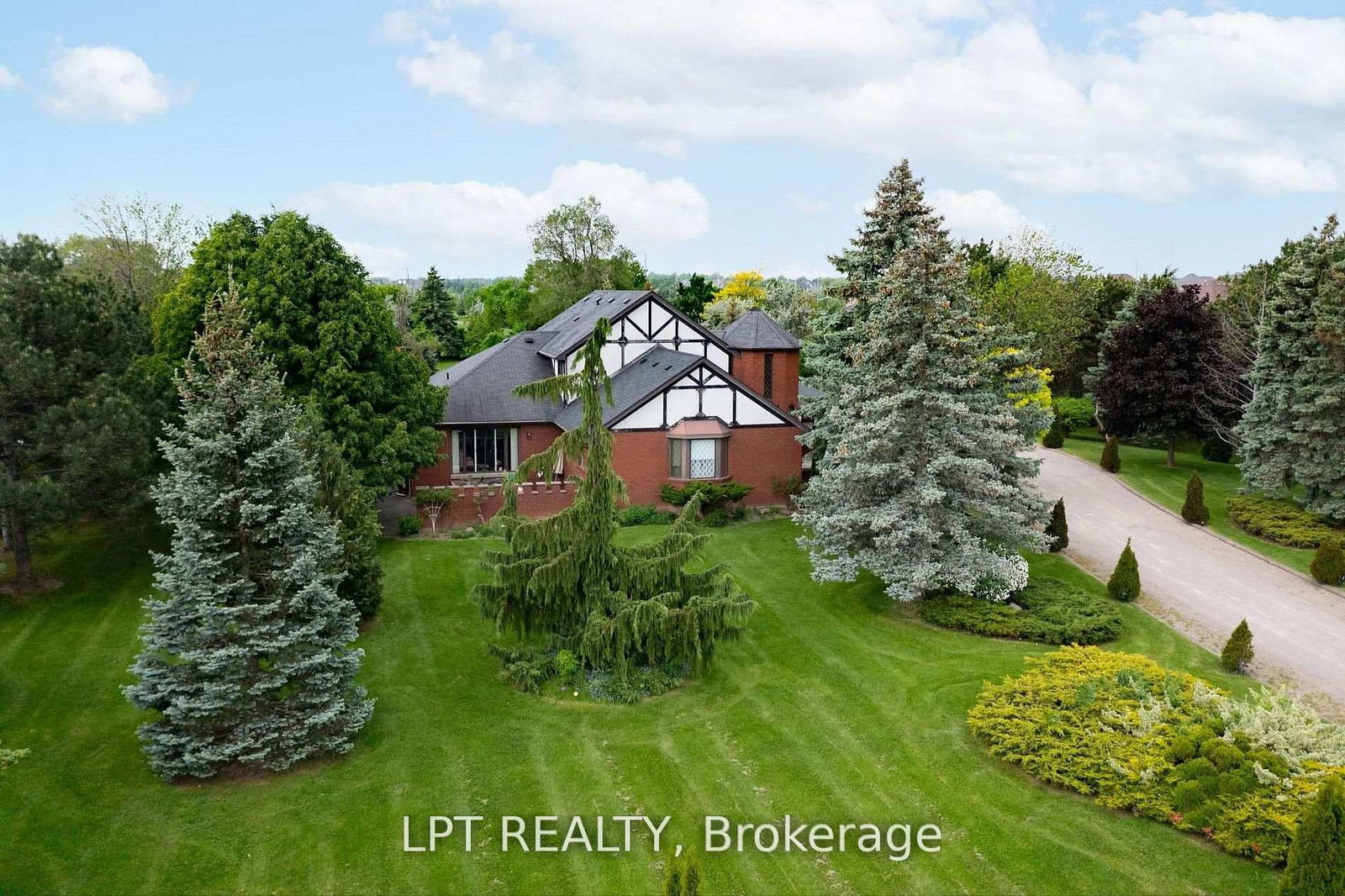 6 Fenton Way • Brampton, ON photo 1