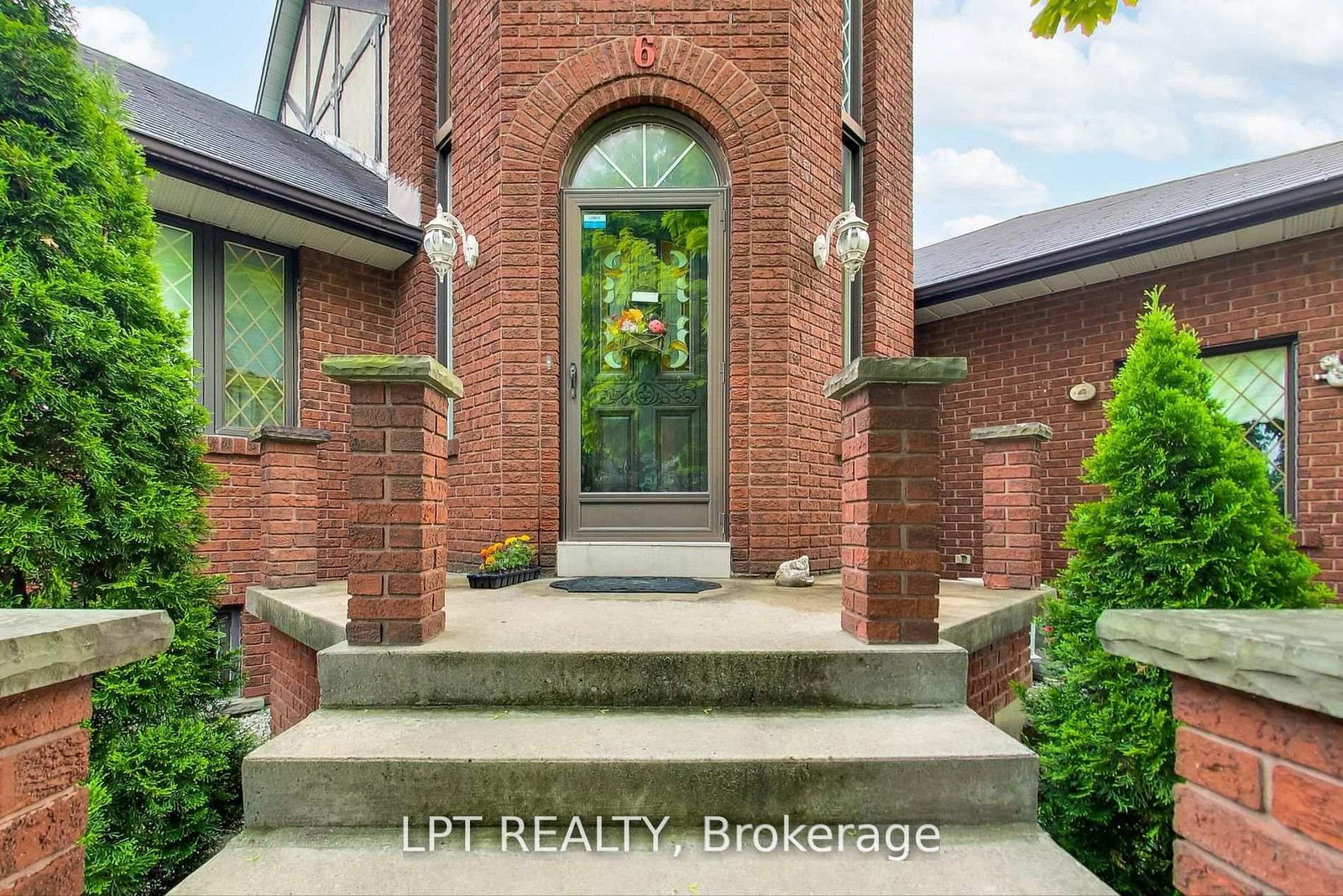 6 Fenton Way • Brampton, ON photo 10