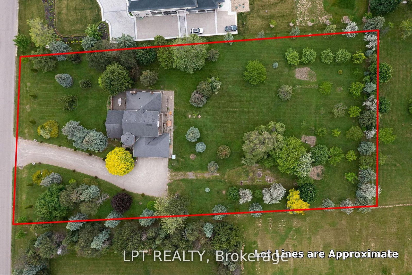 6 Fenton Way • Brampton, ON photo 3
