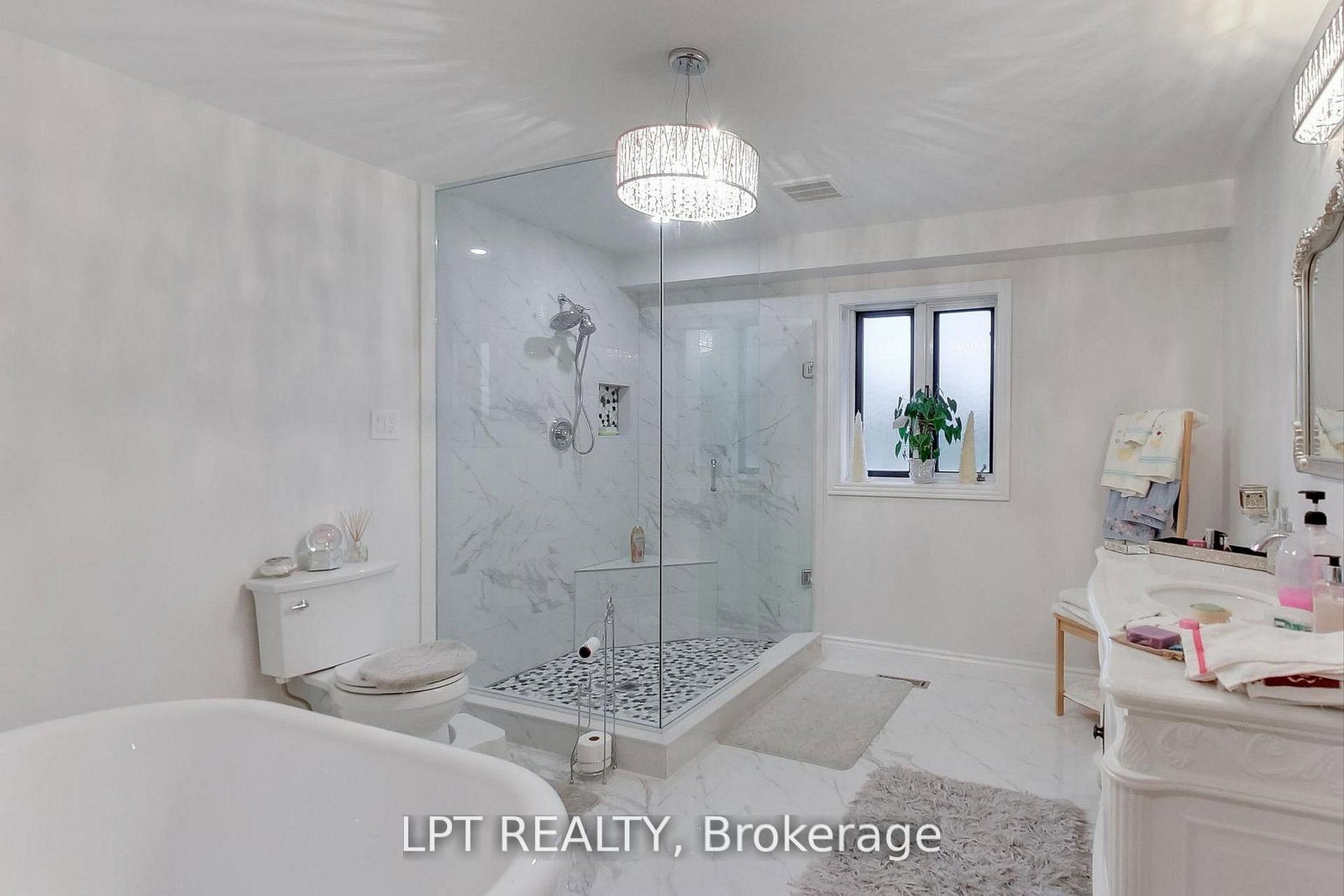 6 Fenton Way • Brampton, ON photo 32