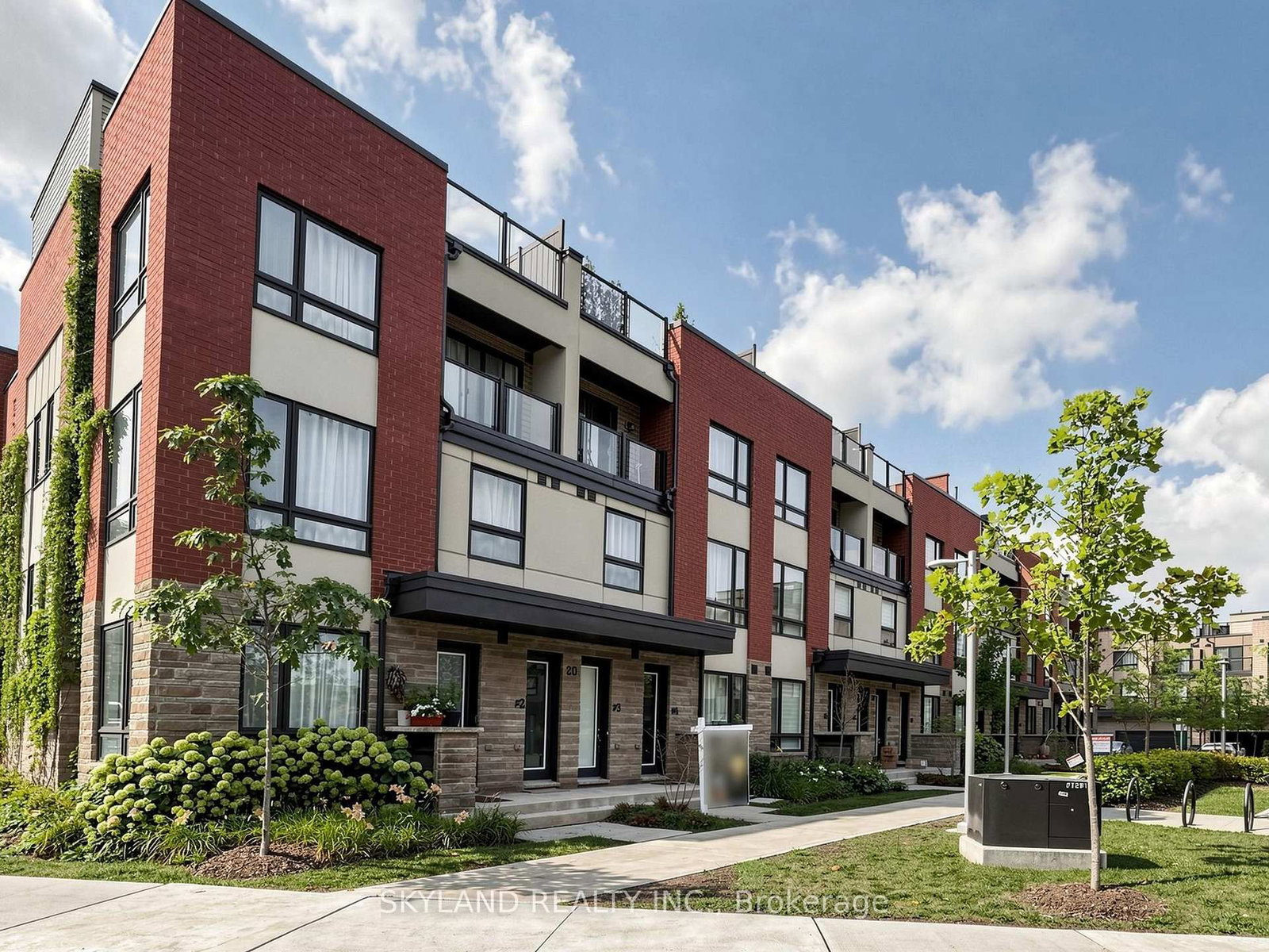 20 woodstream Drive • #3 • Toronto, ON photo 2