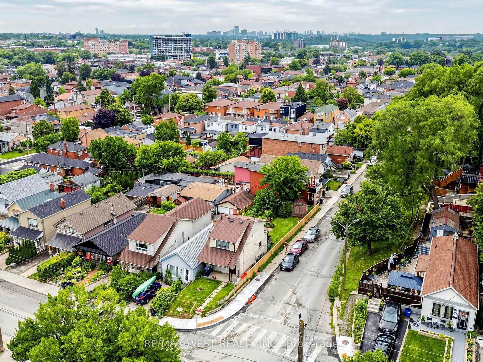410 Silverthorn Avenue • Toronto, ON photo 10