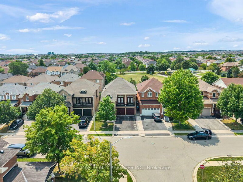 32 Brentcliff Drive