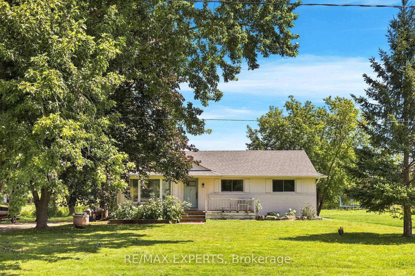 2724 8 Side Road • Burlington, ON photo 1