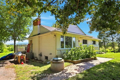 2724 8 Side Road • Burlington, ON photo 3