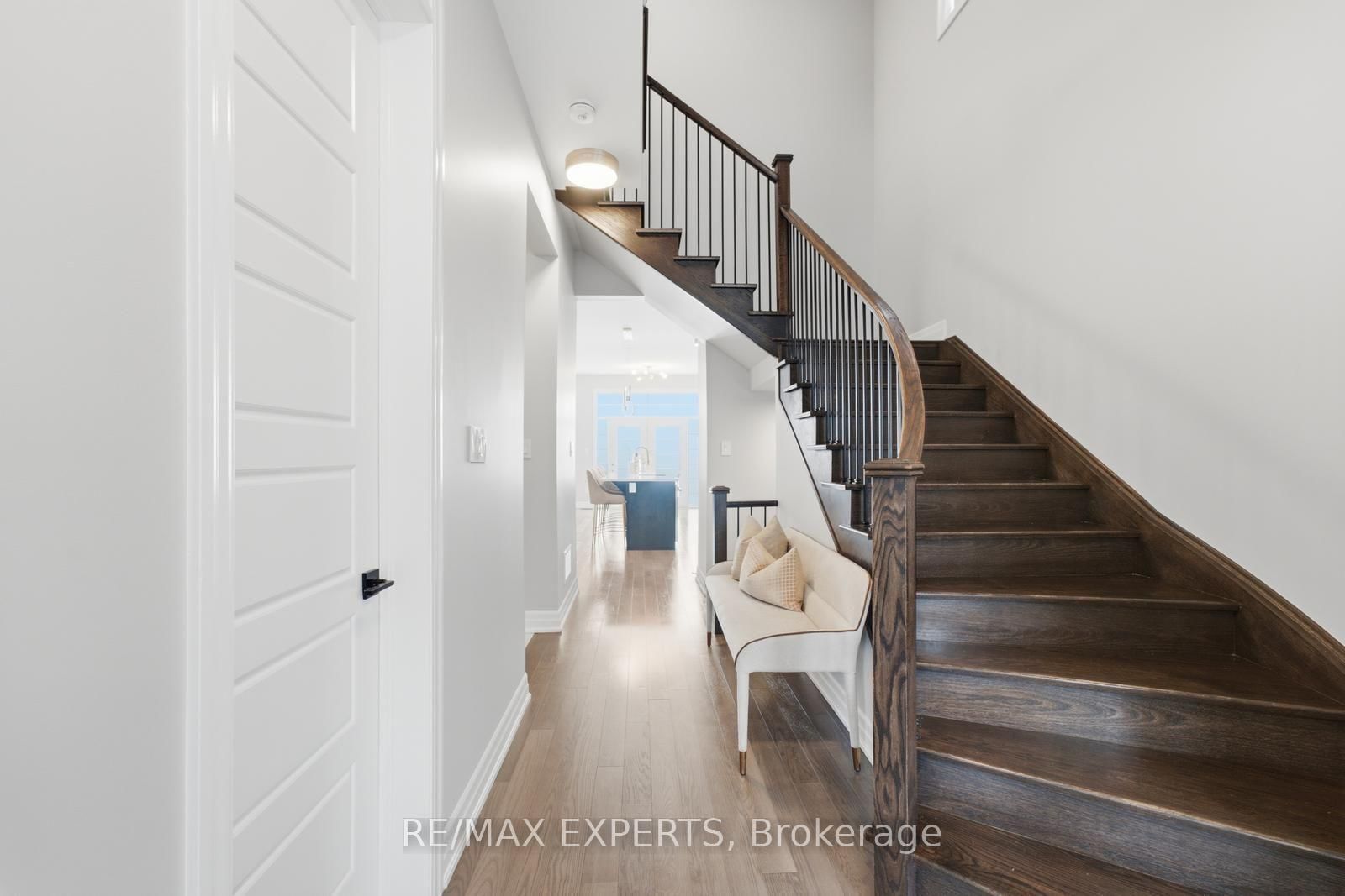1296 Aymond Crescent W • Oakville, ON photo 5