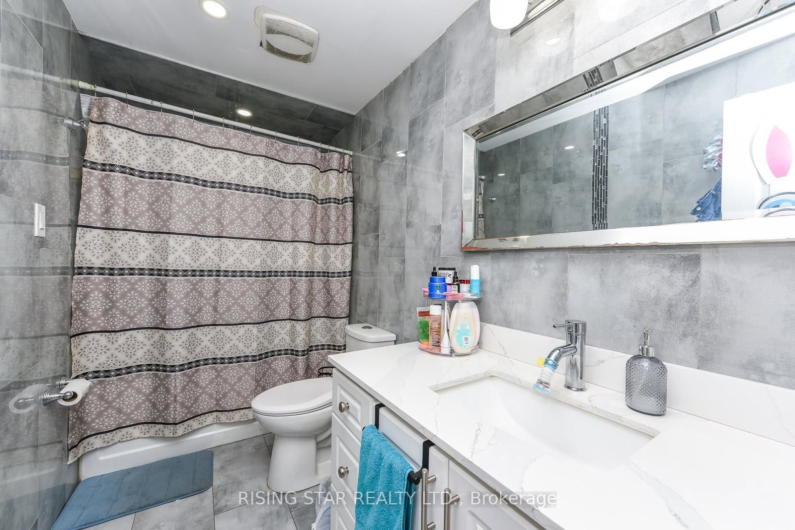 2562 Islington Ave Avenue W • Toronto, ON photo 11