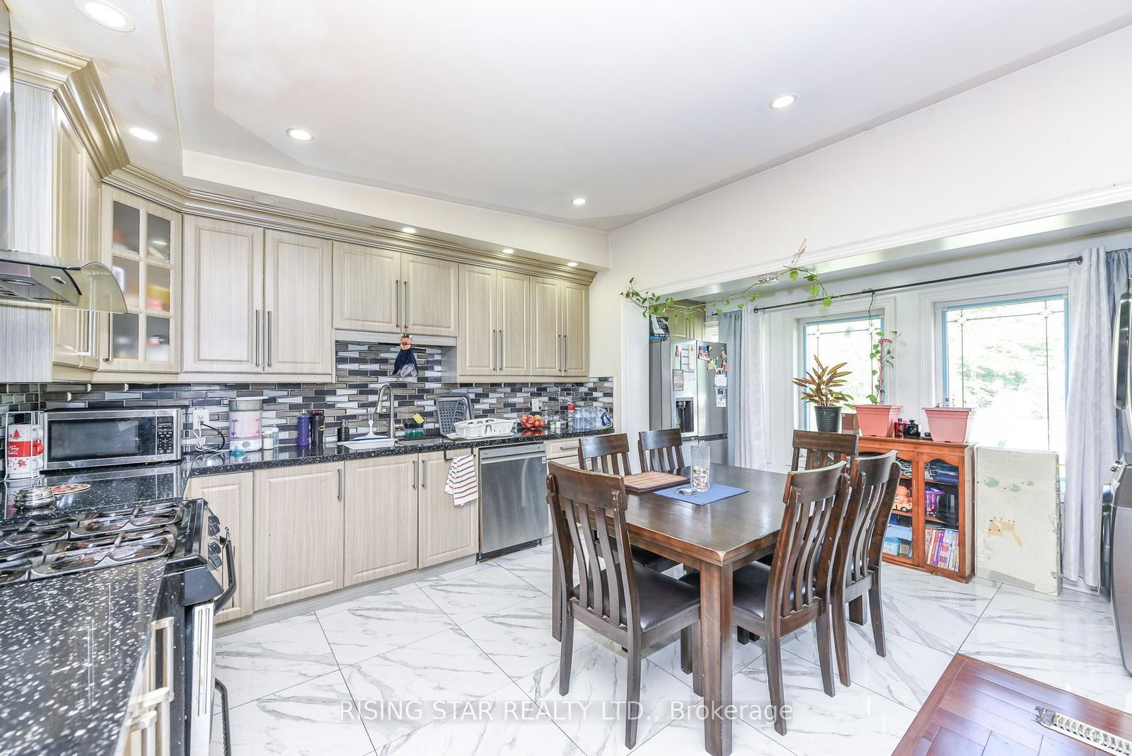 2562 Islington Ave Avenue W • Toronto, ON photo 13