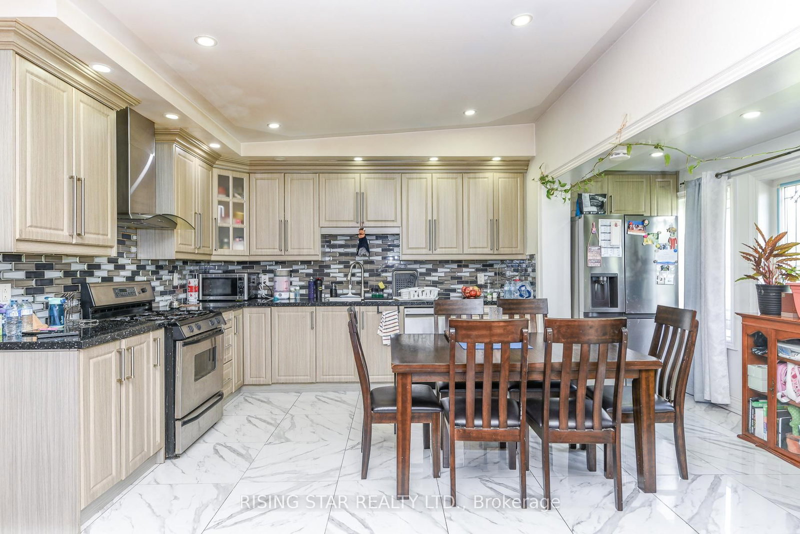 2562 Islington Ave Avenue W • Toronto, ON photo 14