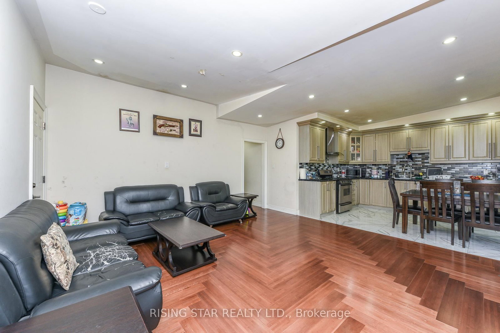2562 Islington Ave Avenue W • Toronto, ON photo 24