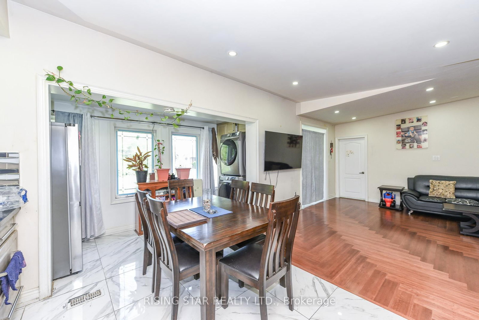 2562 Islington Ave Avenue W • Toronto, ON photo 28