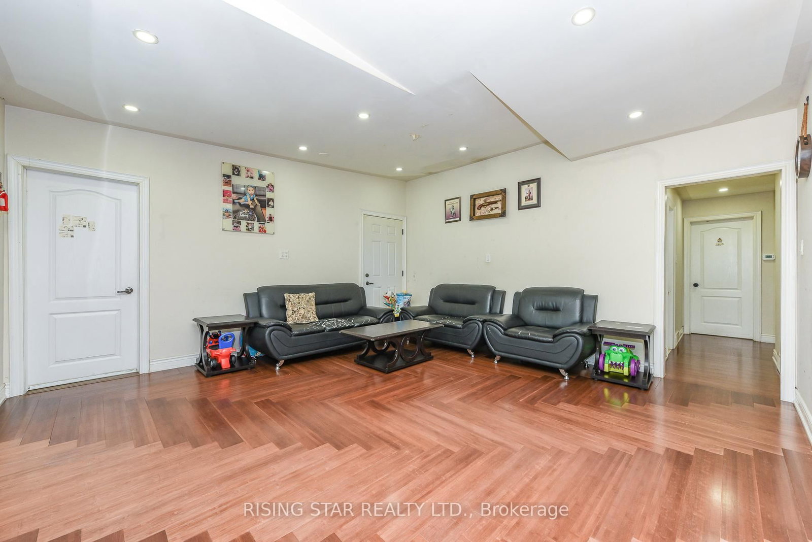 2562 Islington Ave Avenue W • Toronto, ON photo 33